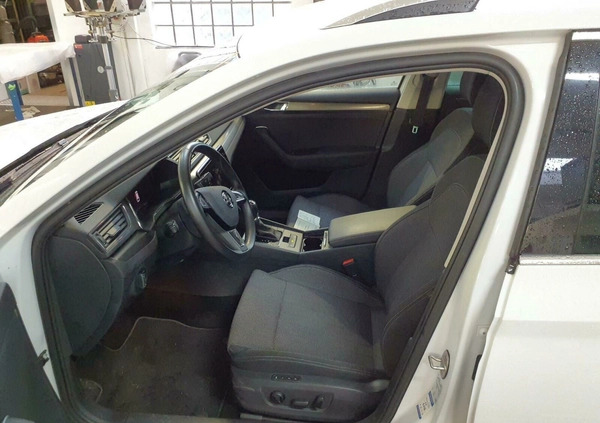 Skoda Superb cena 119900 przebieg: 122922, rok produkcji 2019 z Chodzież małe 106